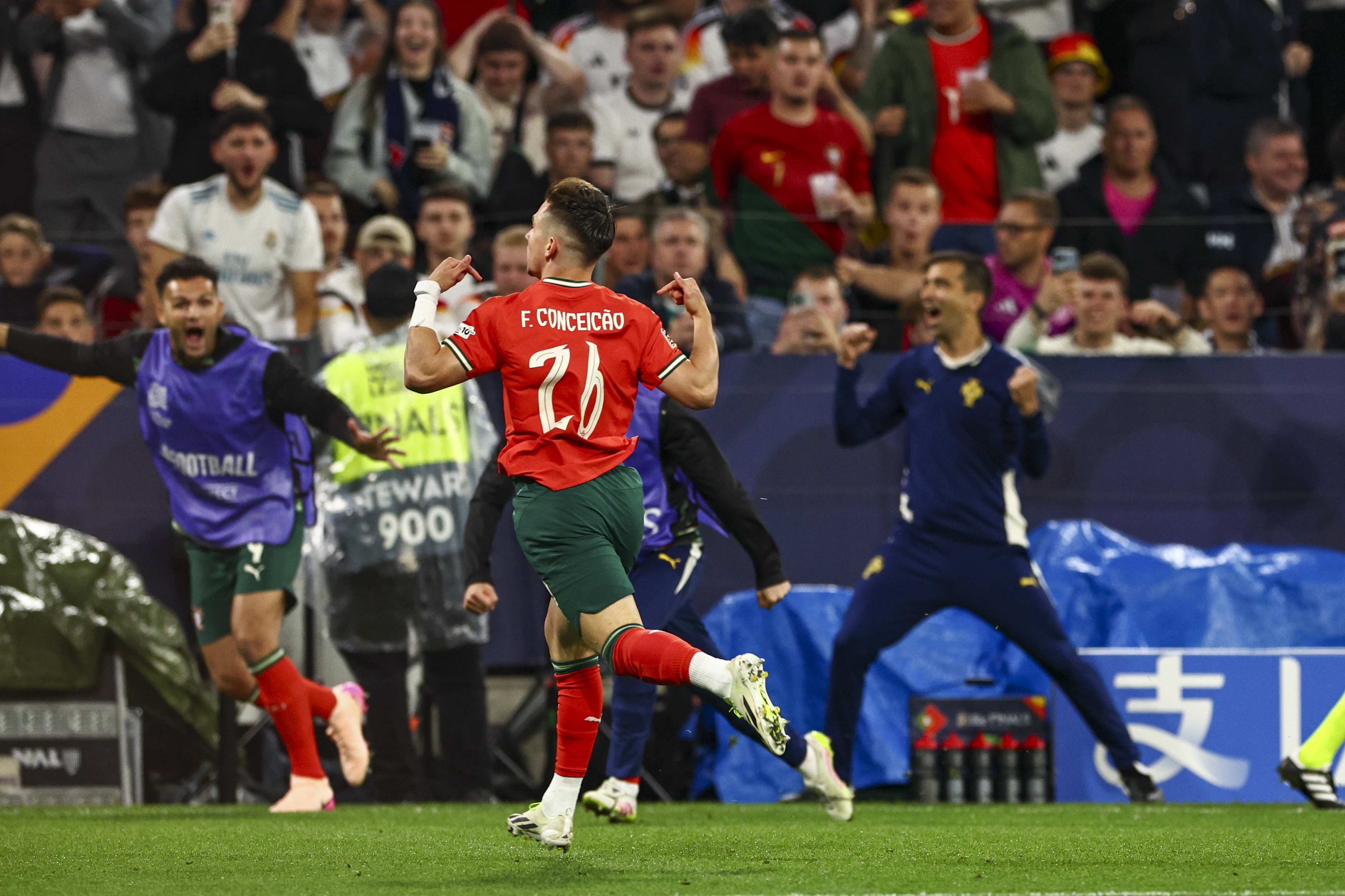 开云体育平台APP-关于葡萄牙队遭遇强敌塞尔维亚,苦战争夺胜利的信息