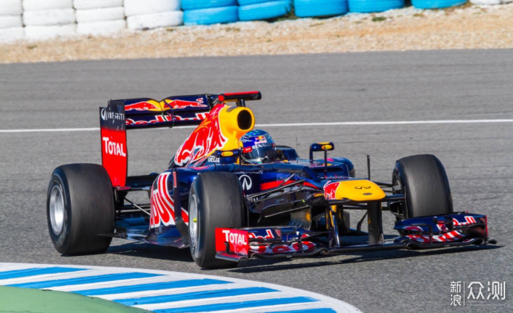 开云sport-包含威廉姆斯险胜哈斯车队,佩雷兹点燃赛场的词条