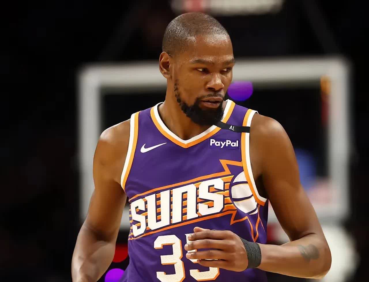 开云体育平台APP-猛龙队老将在季后赛中策应表现优异成为球队关键人物