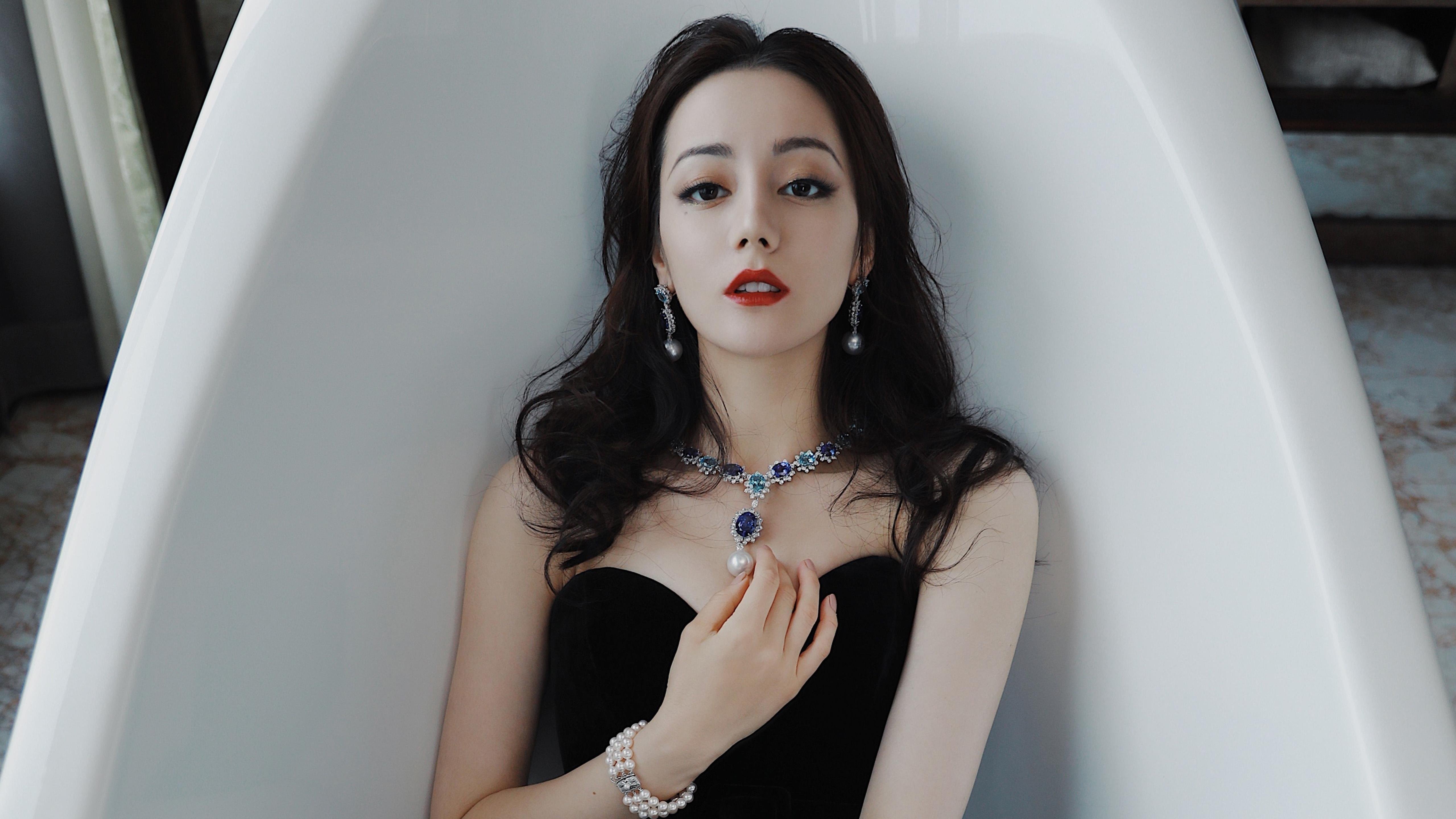 加克波无解表现映衬曼联速胜，比利亚雷亚尔战术溃败的深度解析