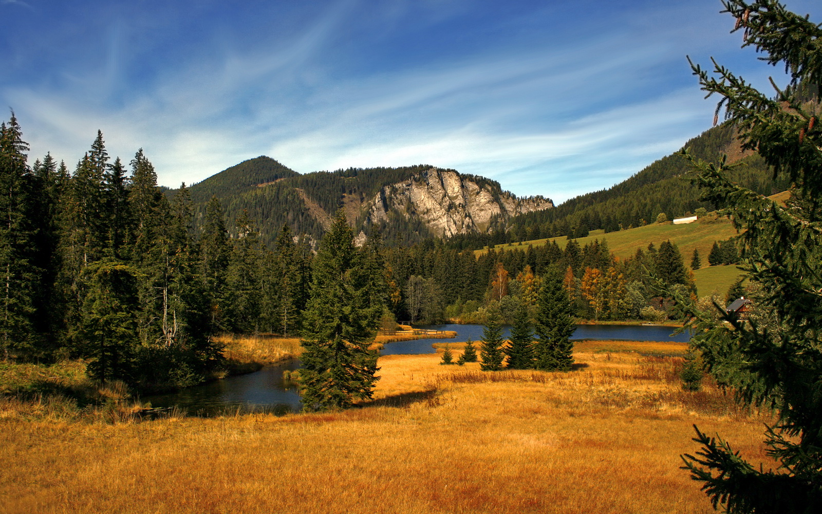 开云体育在线-皮克倒钩破冰,当曼联的友谊赛踢成了国家间破冰之战