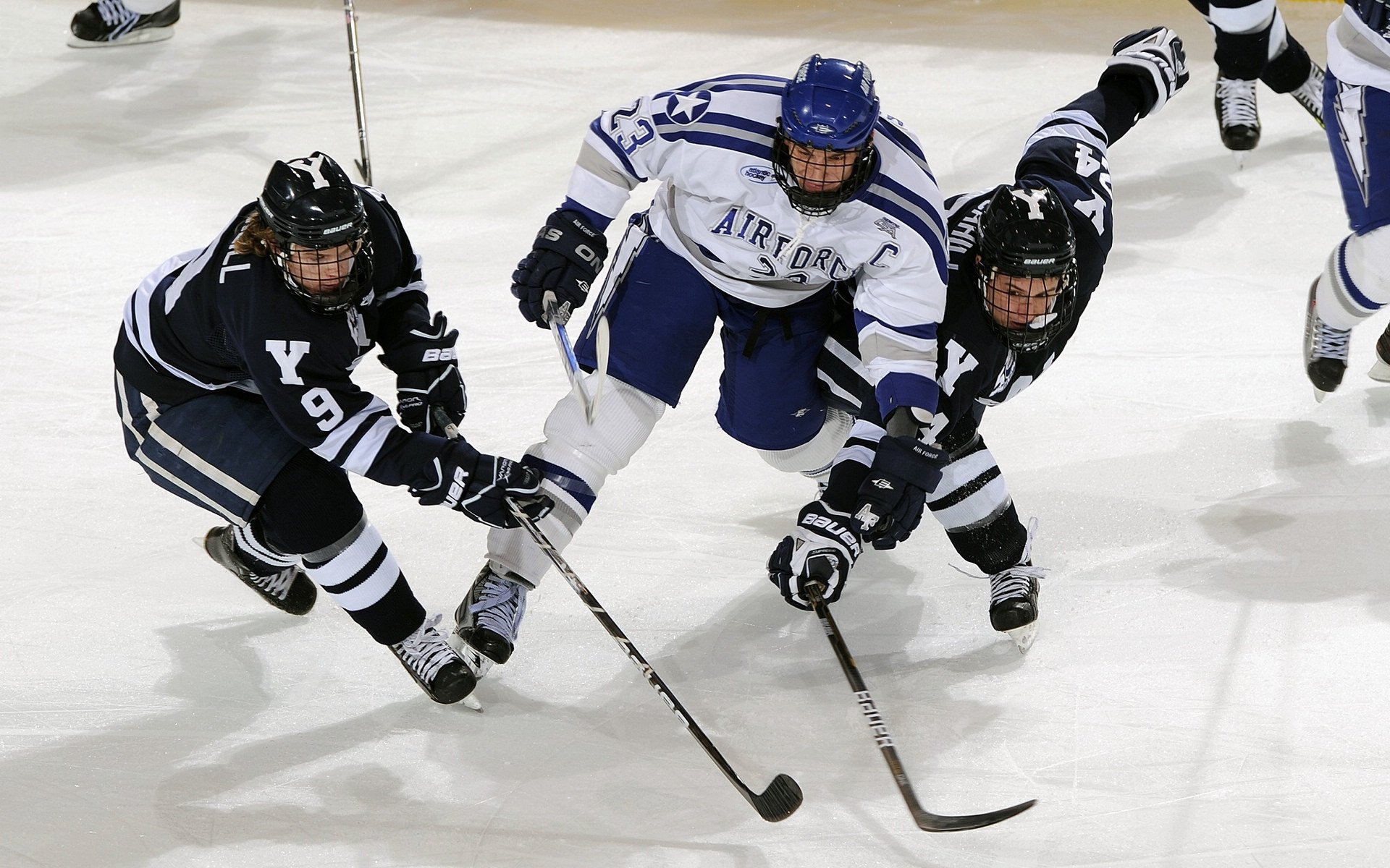 托尼双响铸就德意志铁幕，莱比锡红牛战术手术刀精准肢解波兰