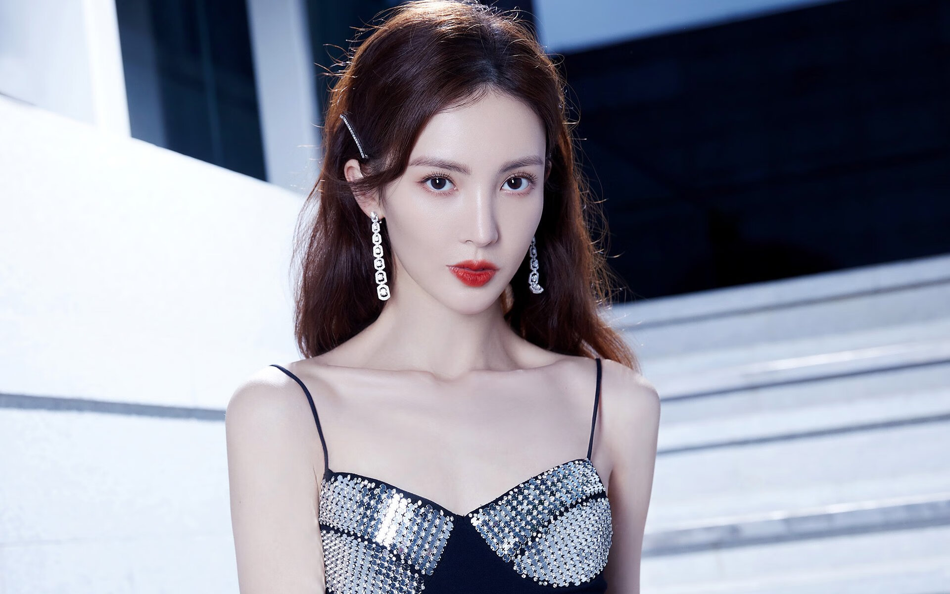 开云sport-狂飙突进与步步紧逼，奥亚尔萨瓦尔点燃战火，德国战车无情碾压几内亚