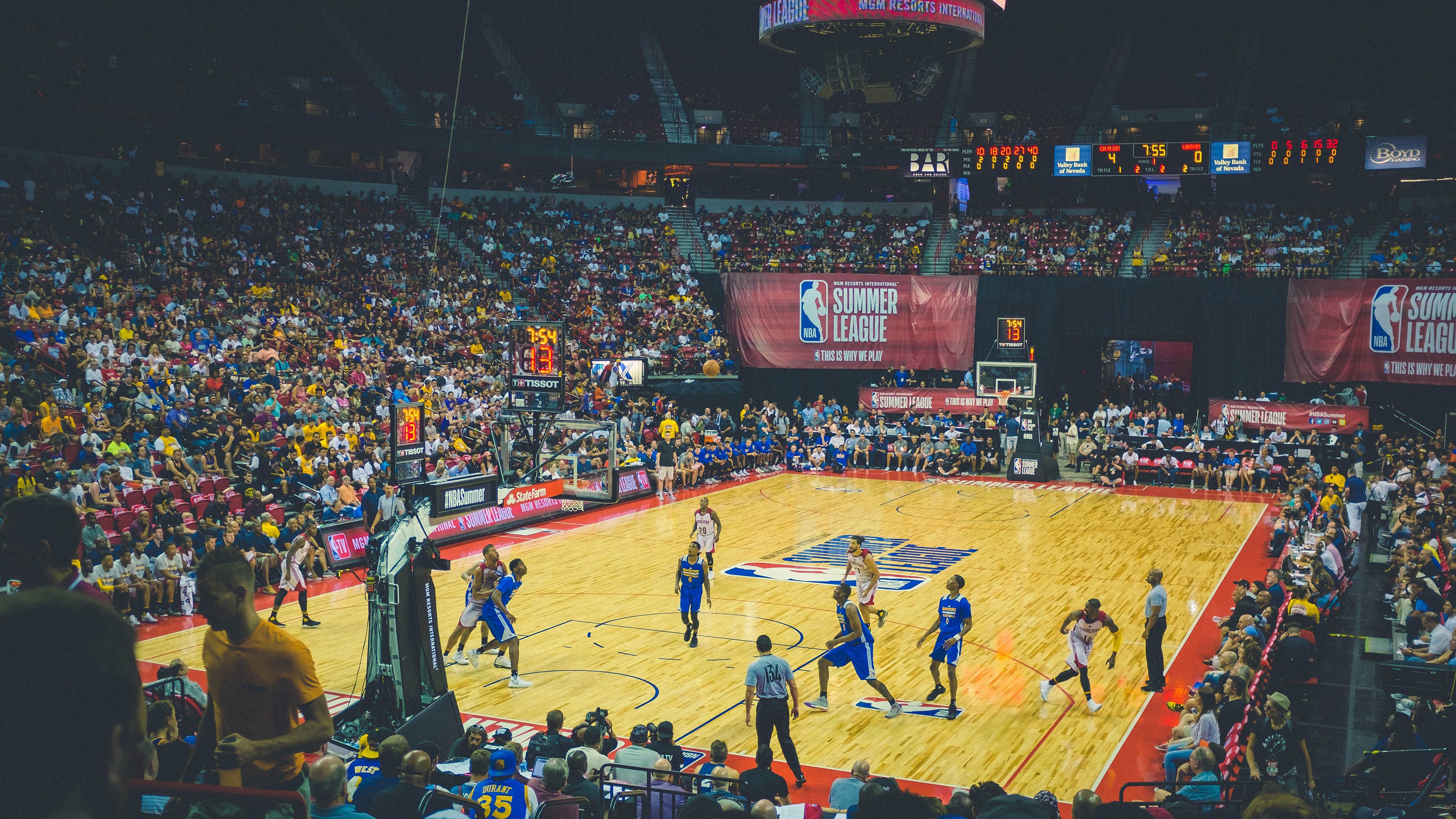 当明尼苏达的狼啸撕裂天山，范弗利特47分导演跨时空狙击战