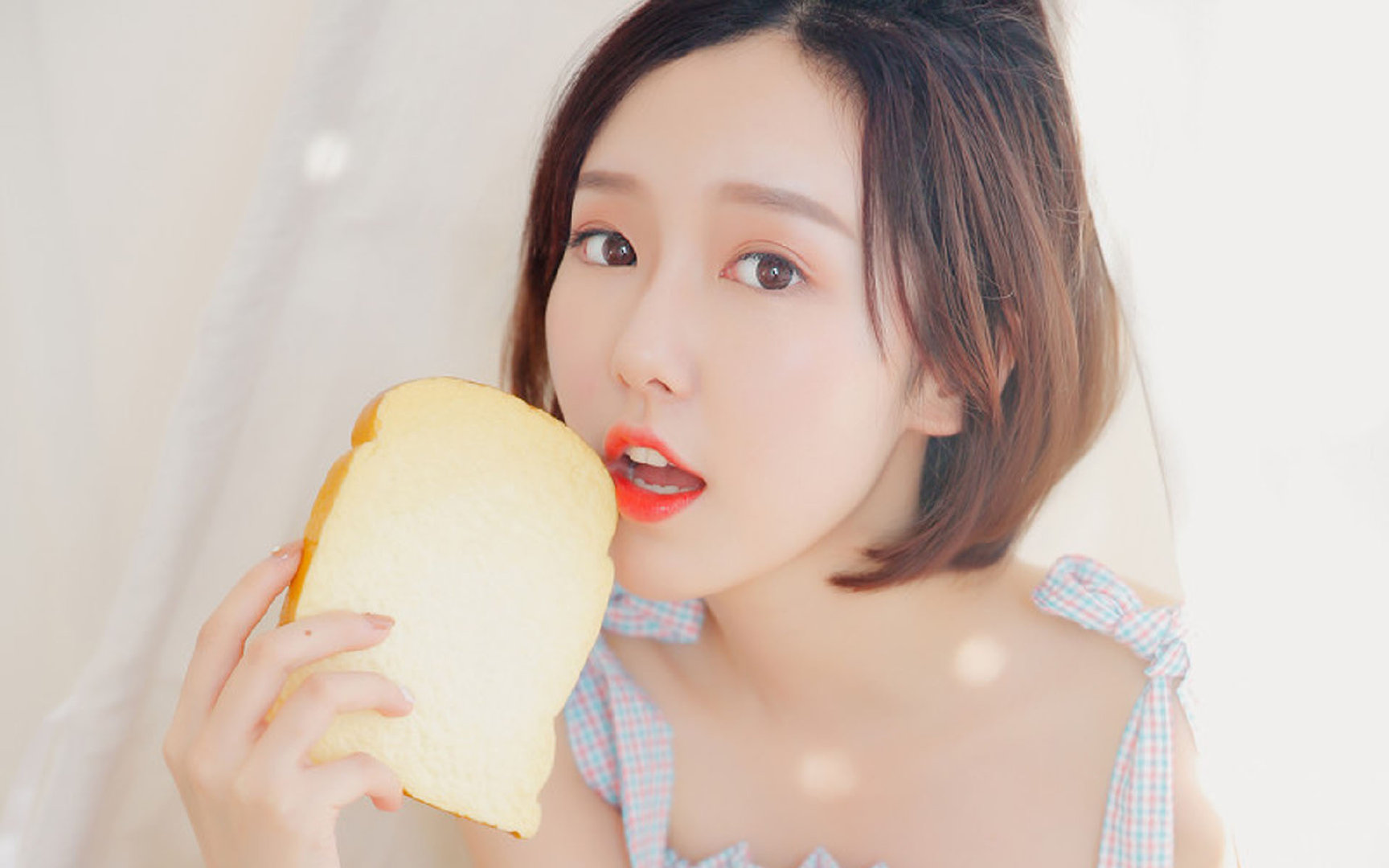 篮网狂潮席卷黄蜂，约基奇季后赛独舞主宰赛场